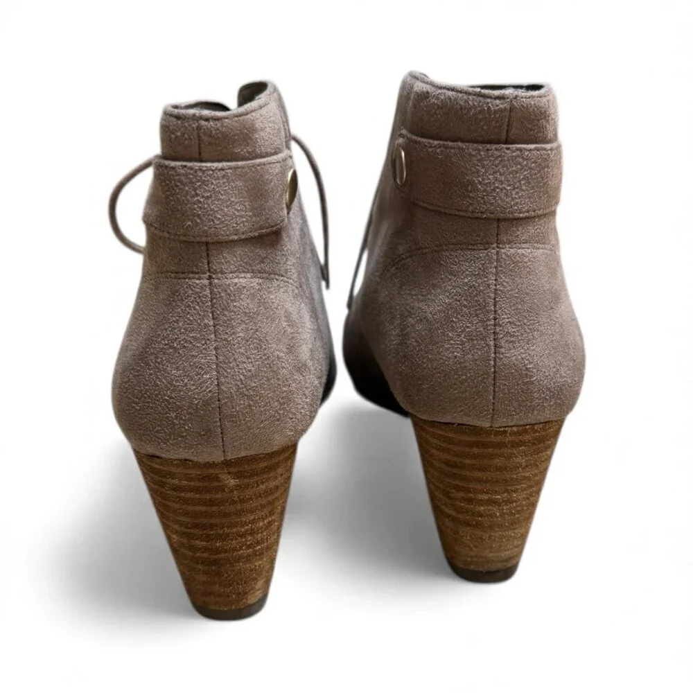 Dr. Scholl’s Suede Wedge Ankle Booties Taupe NWOB Size 9 (Fits 8.5–9)